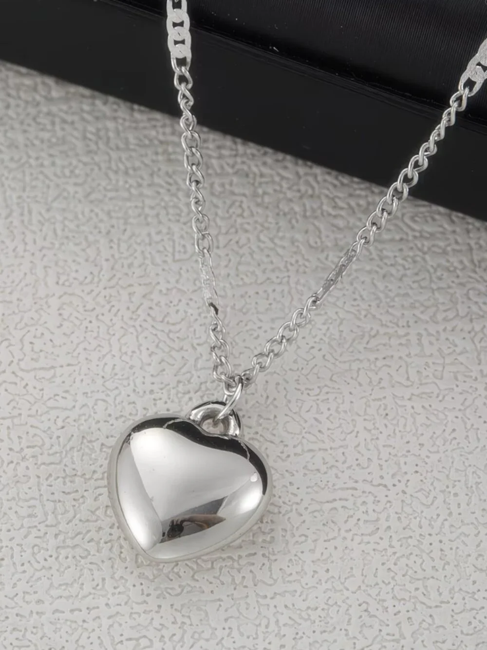 Simple Heart Pendant Necklace Small Smooth Twist Chain Minimalist